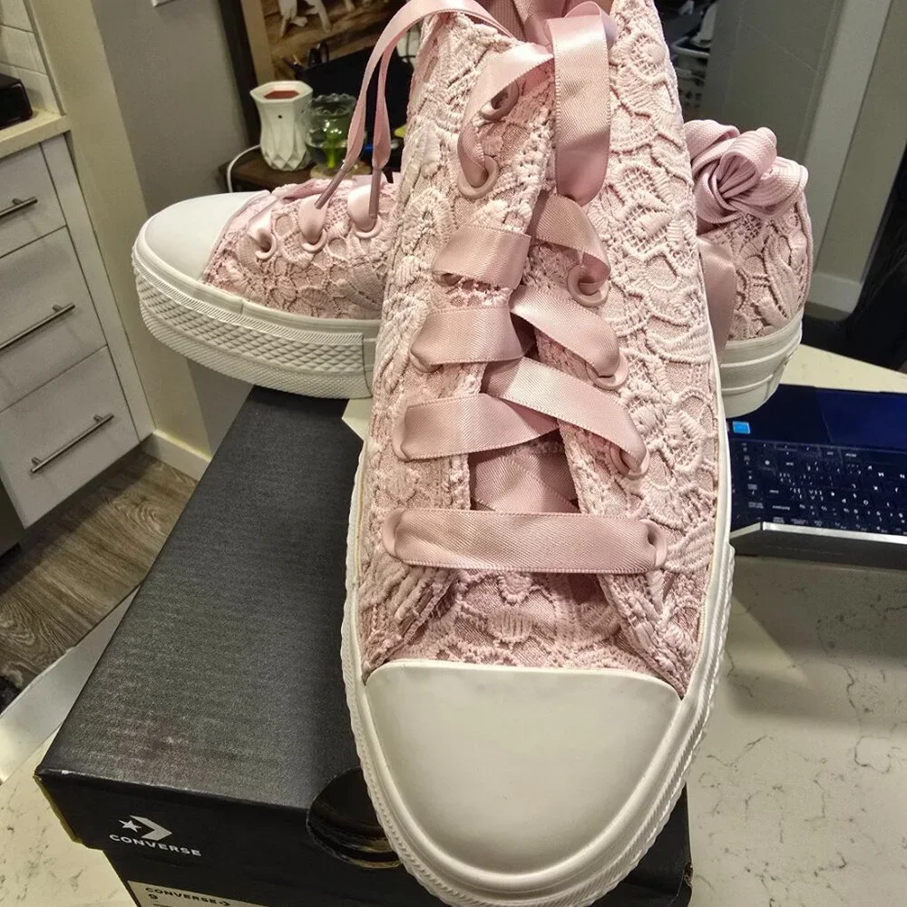 Converse - Women's Chuck Taylor All Star Lace Low Top Shoes (A15006C) Pink SZ 10 - Picture 1 of 12
